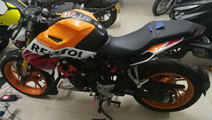 摩托车租赁。本田cb190r 暴风眼 租赁...