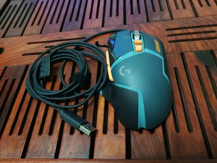 罗技G502 HERO英雄联盟限量定制版