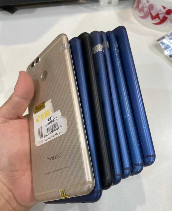 华为.荣耀7x手机，64g工作室倒闭了，现...