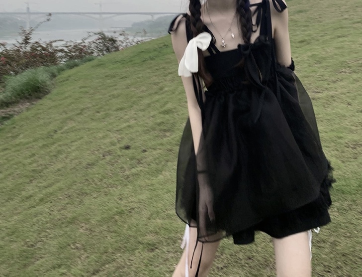 小众又特别的暗黑仙女风  吊带裙