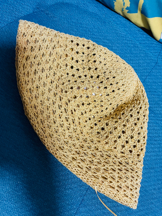 只戴过一次,几乎全新夏季镂空帽