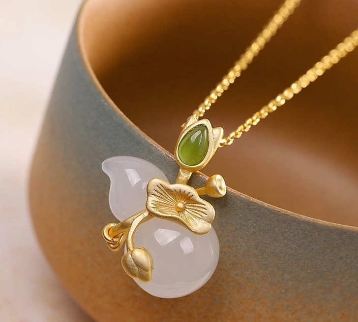 前任家里人给的，分手了。不想看见，低价处理。