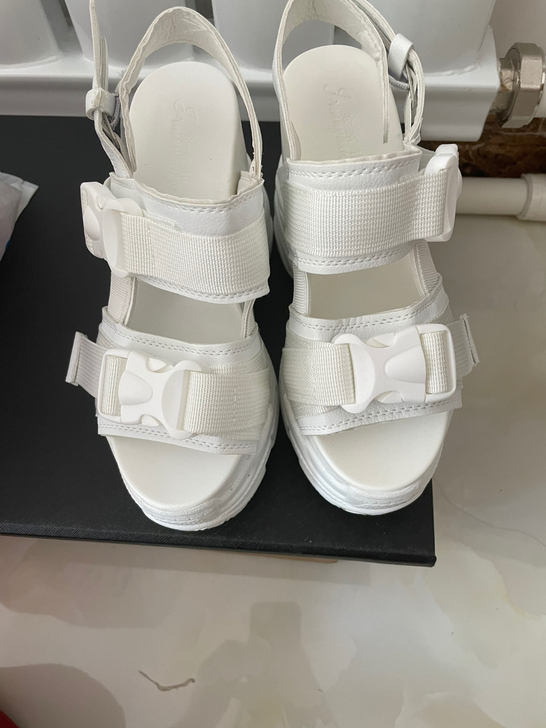 婚纱神器婚礼神器小个子神器,内增高婚鞋。