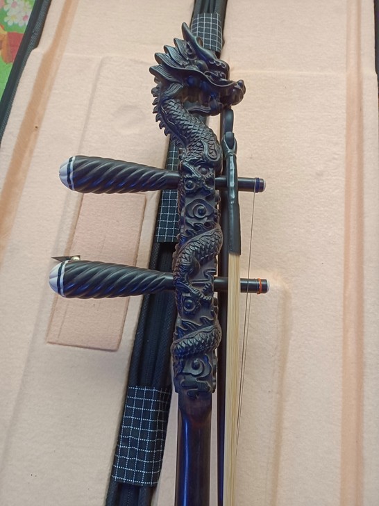 黑檀龙头二胡一把，二手二胡。九成新。黑檀木...