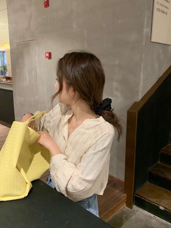 蕾丝雪纺衫 款式很韩，全新，便宜出