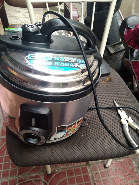 美的电压力锅，旋钮试，适合老人小孩使用，容...
