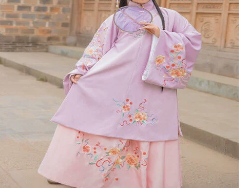 汉服清仓价，清仓甩卖，衣服太多了，根本宠不...