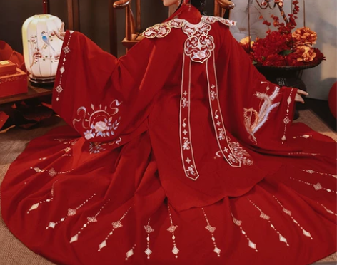 出一套类似于这个照片这样子的花嫁汉服,半包...