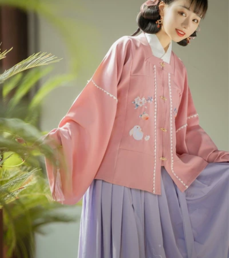 茗月萱玉兔蟠桃 实体店210购入 穿一未洗...