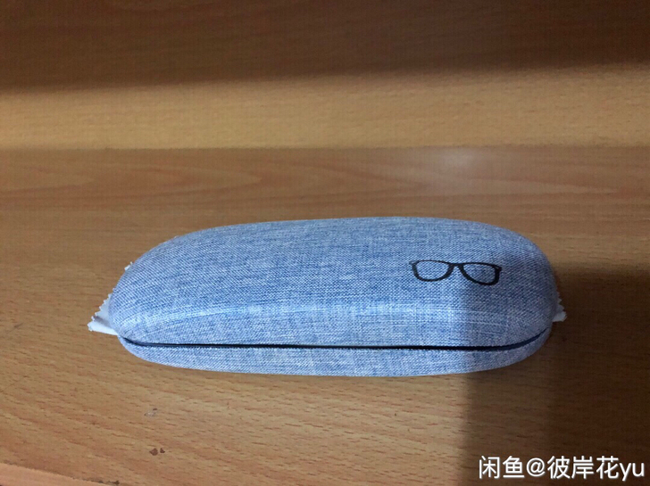 眼镜盒+眼镜布 买其他送
