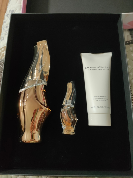 唐纳卡兰香套装中的润肤乳，100毫升大瓶，...