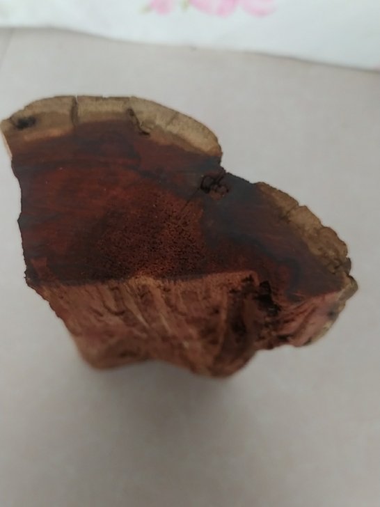 几百年的雷击枣木料，这料子年份好，它是纯天...