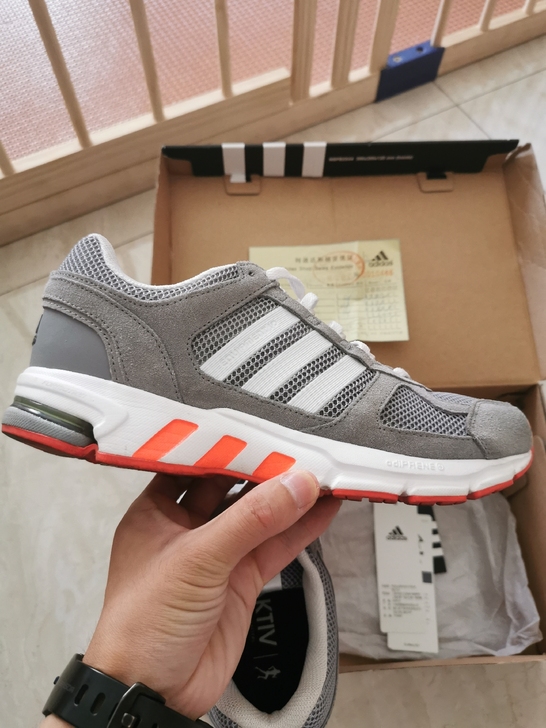 Adidas/阿迪达斯运动鞋，经典款，阿迪...
