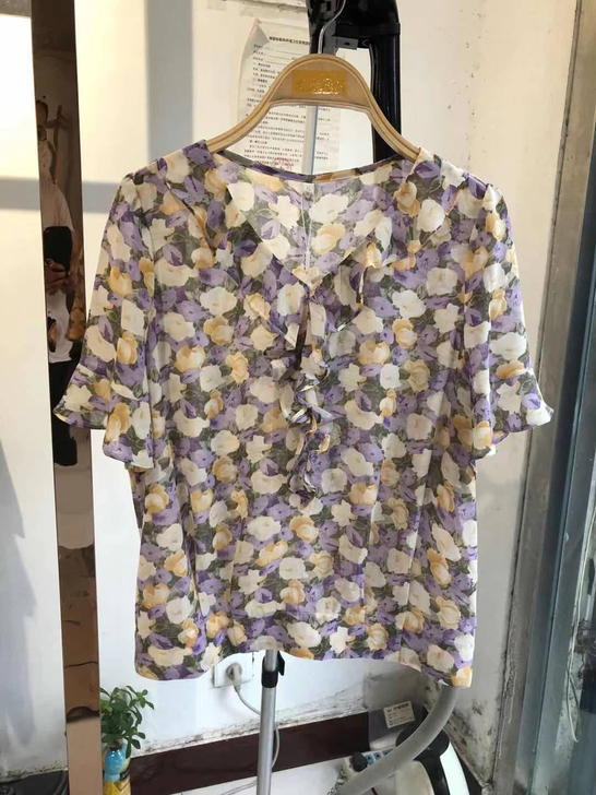 【实体店季末亏本清仓】紫色小碎花雪纺衫，