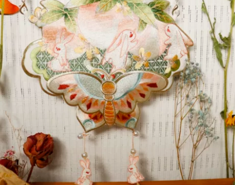 半塘雨原创桃气兔萄气猫汉服斜跨桃兔蝴蝶满绣...