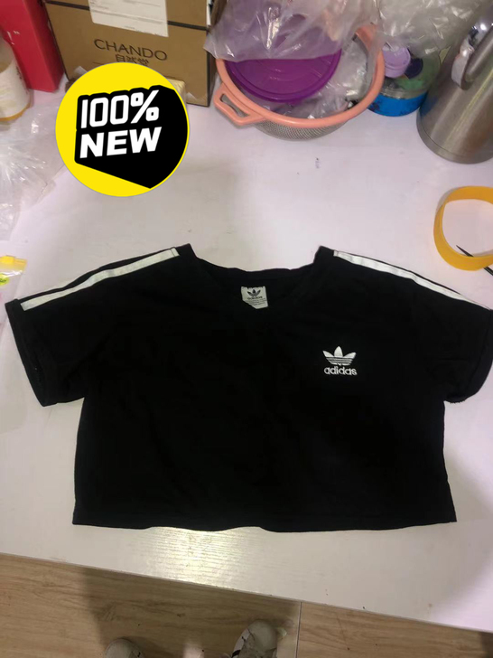 阿迪三叶草孙娜恩同款高腰短款V领T恤