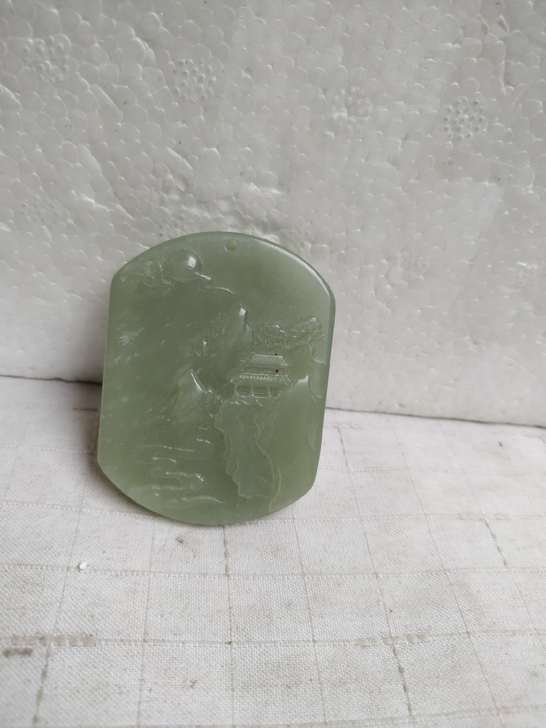 和田玉雕刻的山水画入手渠道:早年家族老前辈...