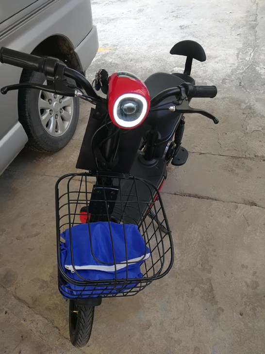 爱玛电动车新车不到一个月，全新的嘎嘎亮，买...