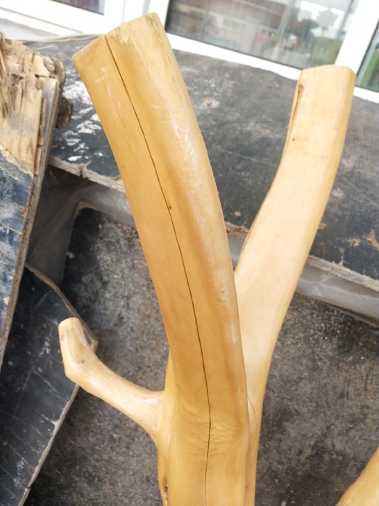 出两个闲置杏木根雕，崖柏的根子，有喜欢的联...