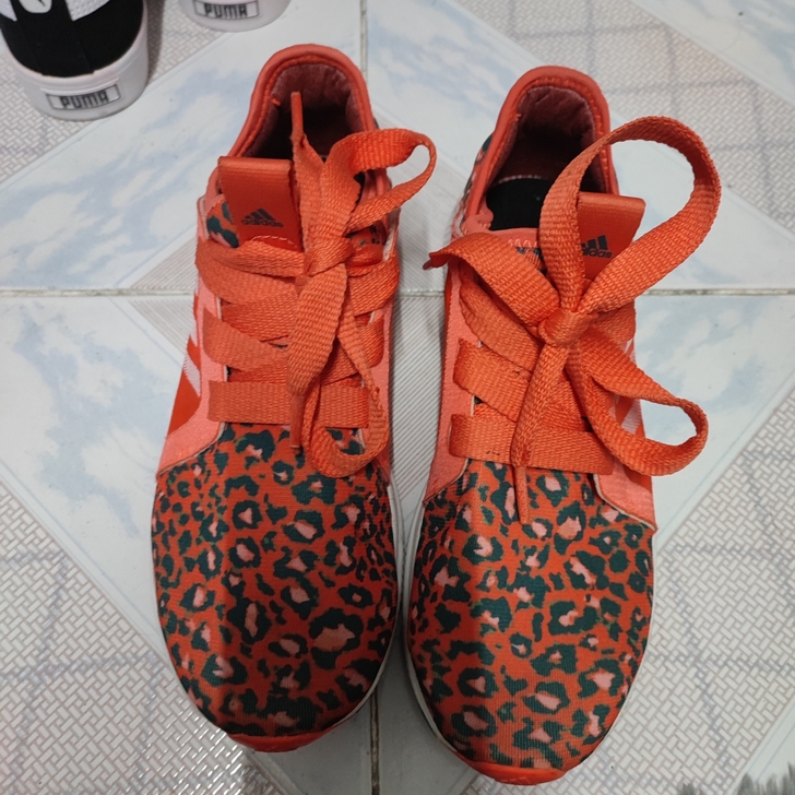 Adidas阿迪达斯跑鞋40码（偏小适合3...