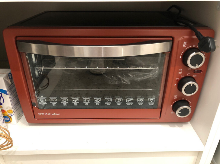 荣事达烤箱、用了10多次。