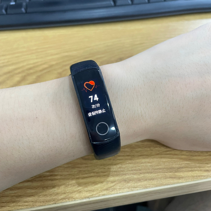 荣耀手环4，带检测心率功能，成色9新吧，顺...