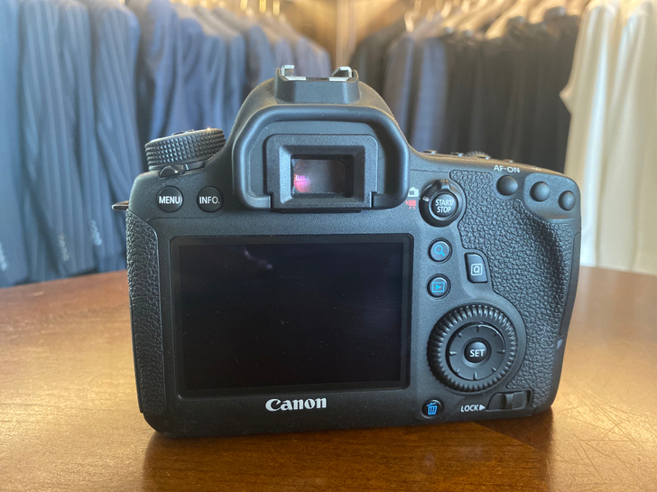 自用6d,因使用频率太低,出,快门1万以内...