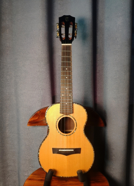 手工定制全单云杉桃花芯尤克里里23寸