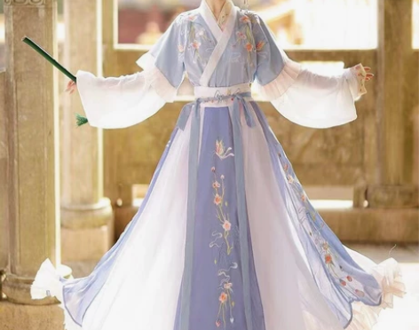 魏晋制的一件汉服，穿上很好看的，我自己很喜...