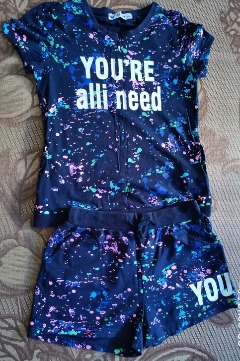 棉质休闲运动套装L码。女孩穿着很是阳光.清...