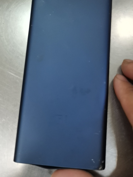 小米充电宝10000毫安  有些磕碰 无其...