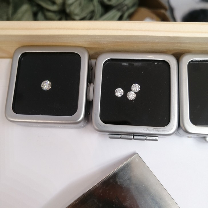 钻石，闪闪的，1分到1.3克拉，现货，都有...