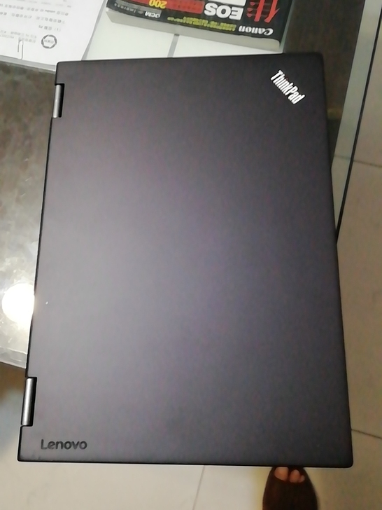 联想yoga260笔记本（屏有瑕）。