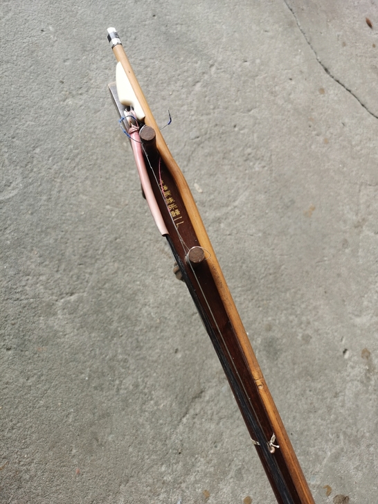 老乐器，老二胡一把，二手物品售出概不退换，...