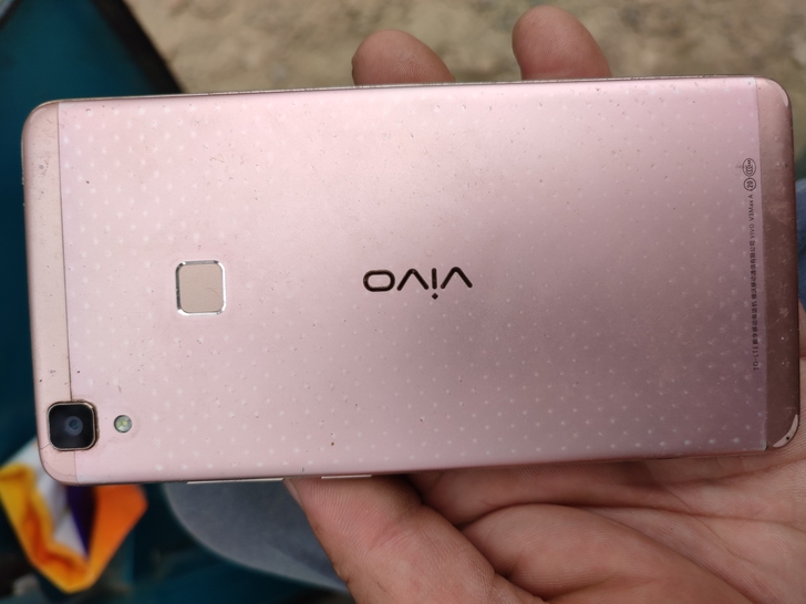 vivo  v3，100块钱便便宜处理，有...