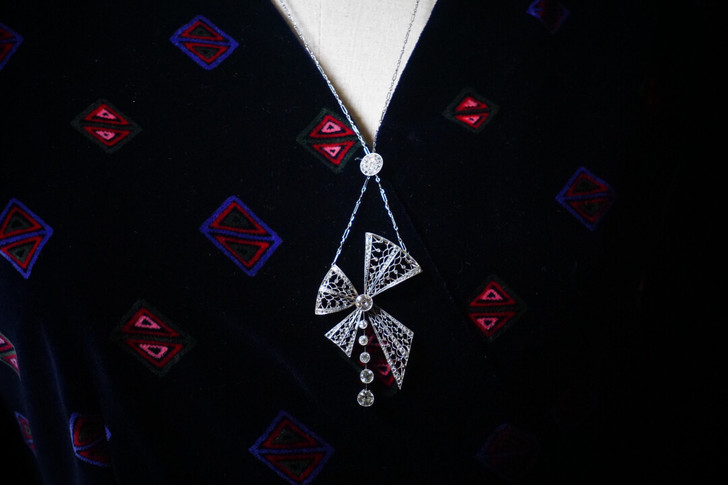 法国古董18K金镂空钻石蝴蝶结项链