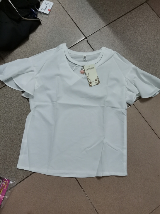 简约短袖雪纺衫上衣，这件上衣料子很舒服，是...