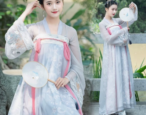 高三买的汉服了，买了好久了忘记名字了 因为...