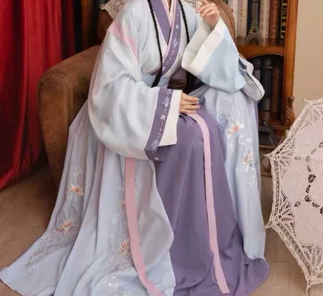 清梳家的汉服,标价江浙沪包邮出,衣服不适合...