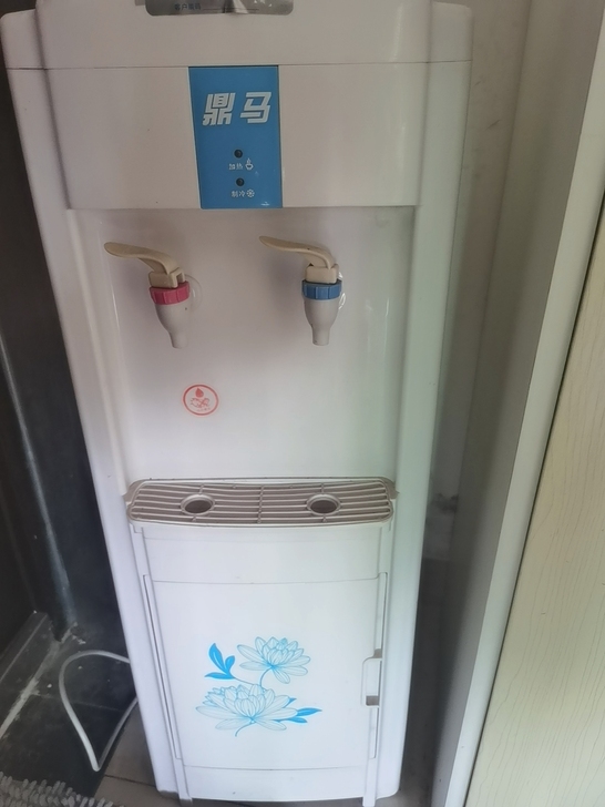 饮水机起先使用过一段时间，后买了自动续水一...