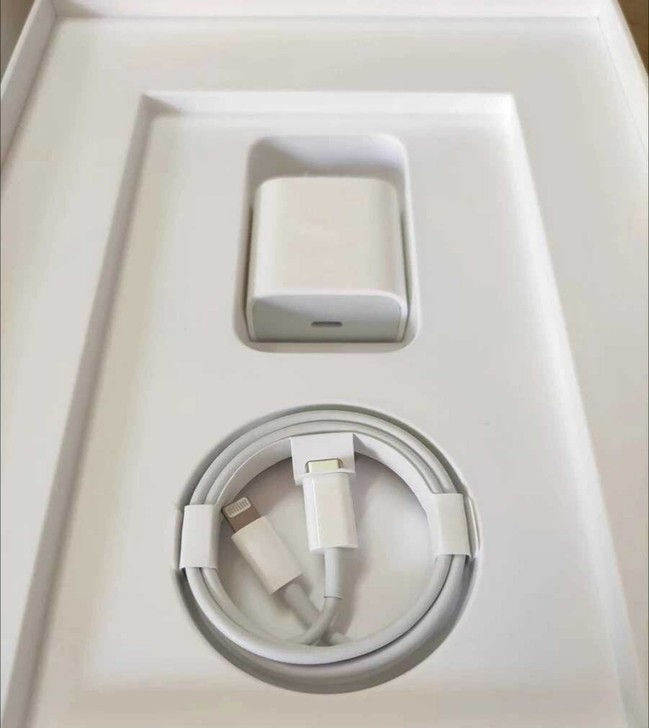 PD20w充电器 个人闲置转让一套，20w...