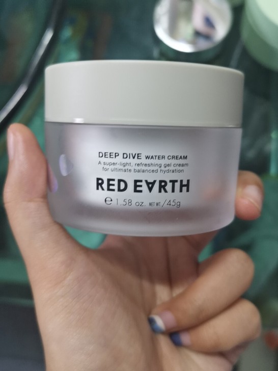 red earth红地球日本水润霜 品牌：...