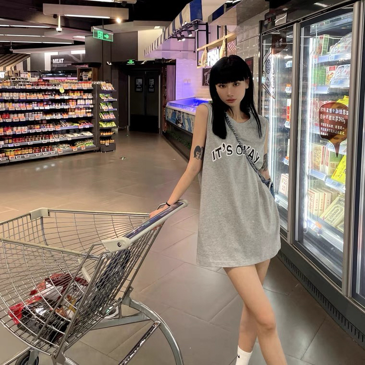 NOSE自制 辣妹灰色字母无袖背心夏季女宽...