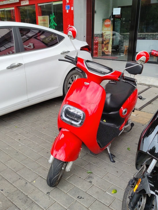 爱玛电动车，60伏20安电池。两把钥匙！极...