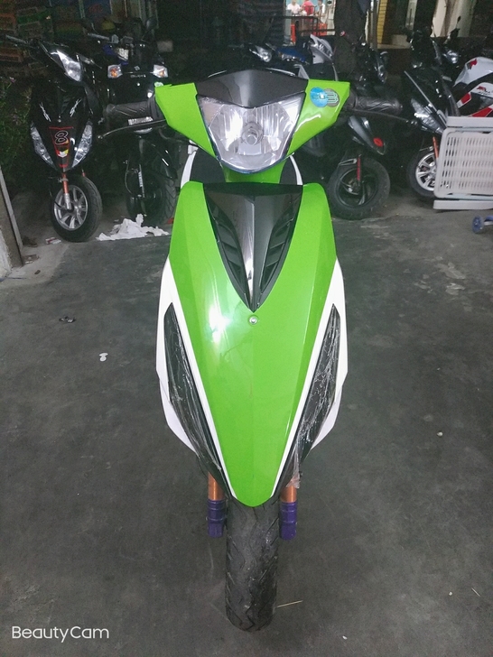 摩托车鬼火跑车。