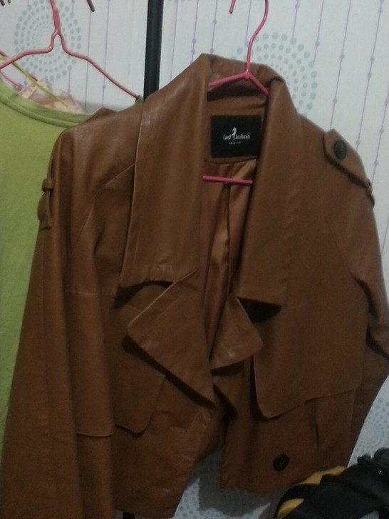 品牌型号 :卡帝琼斯 短皮衣M