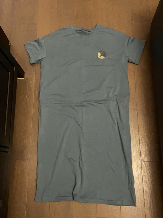 短袖长裙 穿过一次洗过 二侧有口袋 面料挺...