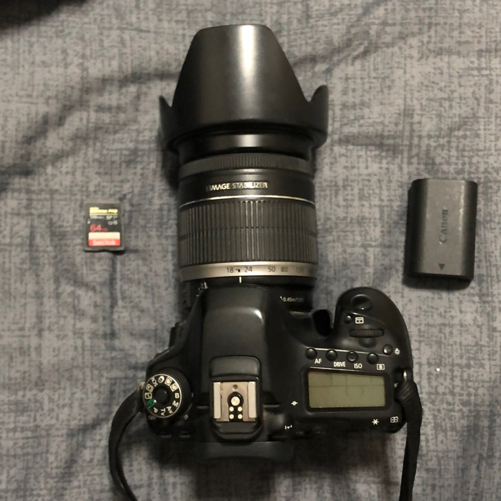 大一的时候买的,当时就拿它拍过一些妹子。所...