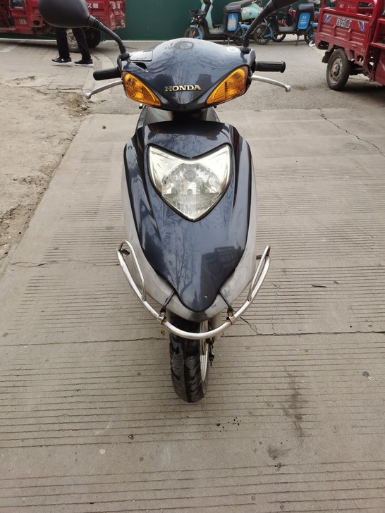 9成新大量二手摩托车踏板车 实体店销售,价...