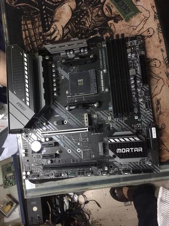 微星b550主板 在保 用了不到一个月...